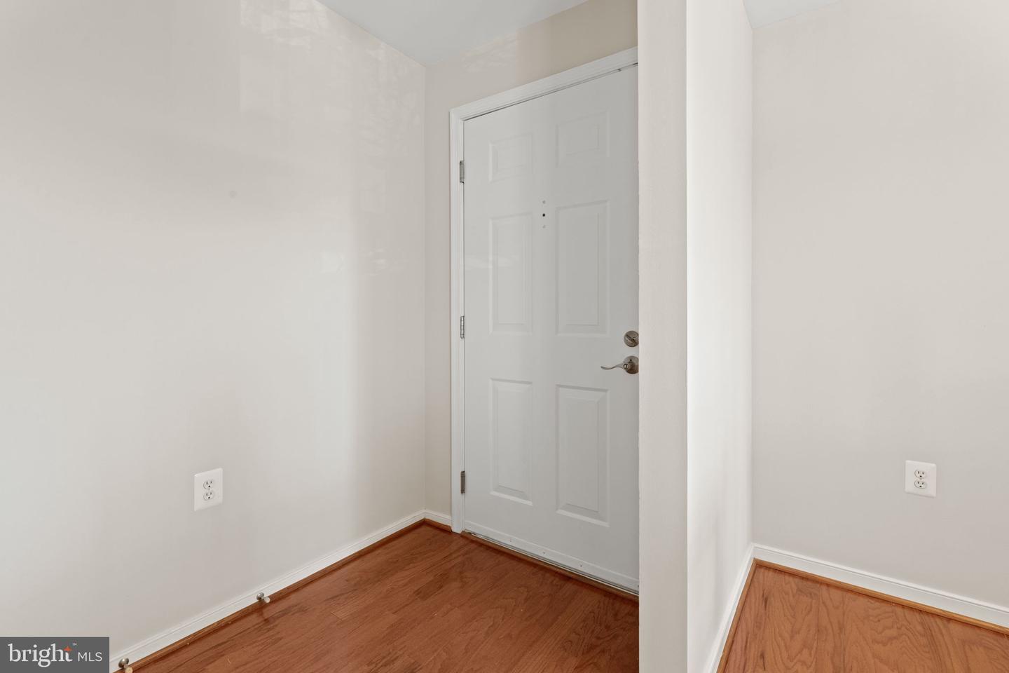 4065 S FOUR MILE RUN DR #303, ARLINGTON, Virginia 22204, 1 Bedroom Bedrooms, ,1 BathroomBathrooms,Residential,For sale,4065 S FOUR MILE RUN DR #303,VAAR2067714 MLS # VAAR2067714