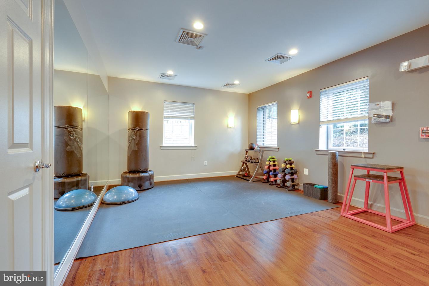 4065 S FOUR MILE RUN DR #303, ARLINGTON, Virginia 22204, 1 Bedroom Bedrooms, ,1 BathroomBathrooms,Residential,For sale,4065 S FOUR MILE RUN DR #303,VAAR2067714 MLS # VAAR2067714