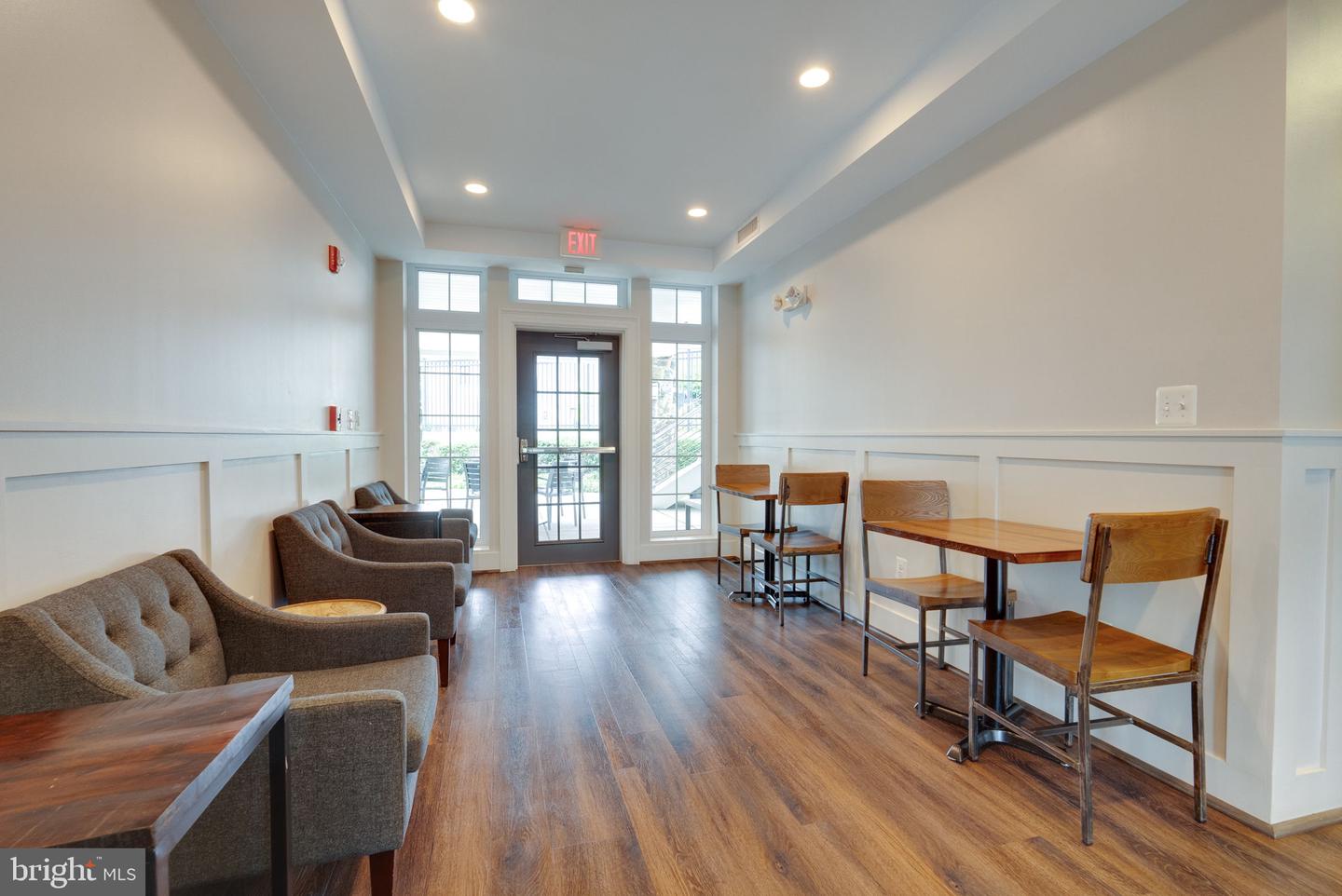 4065 S FOUR MILE RUN DR #303, ARLINGTON, Virginia 22204, 1 Bedroom Bedrooms, ,1 BathroomBathrooms,Residential,For sale,4065 S FOUR MILE RUN DR #303,VAAR2067714 MLS # VAAR2067714