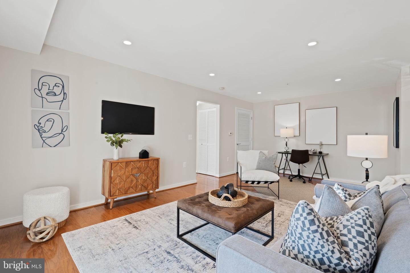 4065 S FOUR MILE RUN DR #303, ARLINGTON, Virginia 22204, 1 Bedroom Bedrooms, ,1 BathroomBathrooms,Residential,For sale,4065 S FOUR MILE RUN DR #303,VAAR2067714 MLS # VAAR2067714