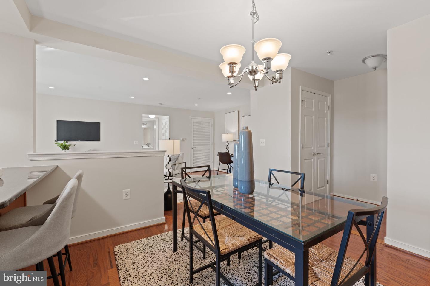 4065 S FOUR MILE RUN DR #303, ARLINGTON, Virginia 22204, 1 Bedroom Bedrooms, ,1 BathroomBathrooms,Residential,For sale,4065 S FOUR MILE RUN DR #303,VAAR2067714 MLS # VAAR2067714