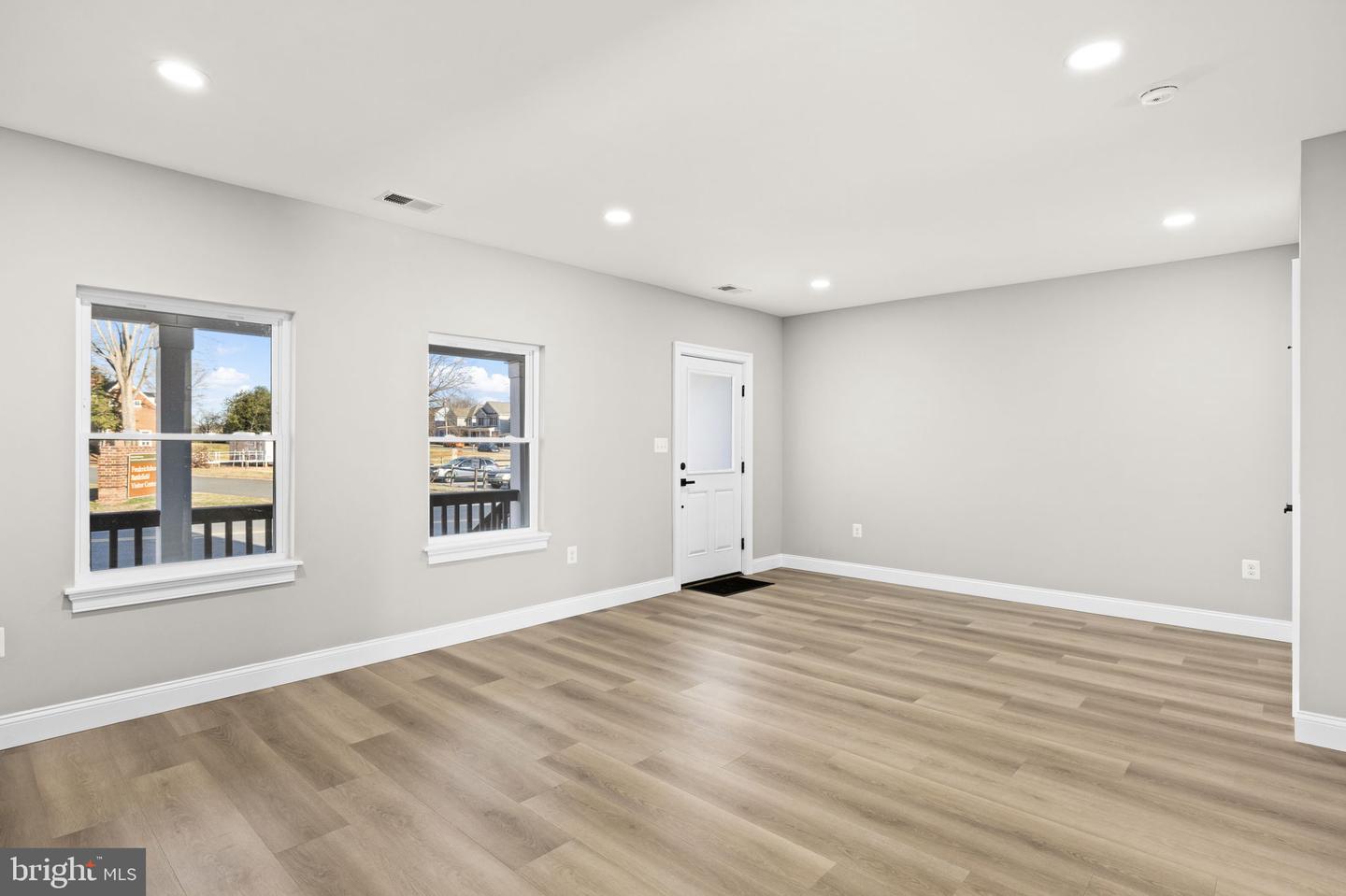 1008 LAFAYETTE BLVD, FREDERICKSBURG, Virginia 22401, 3 Bedrooms Bedrooms, 8 Rooms Rooms,2 BathroomsBathrooms,Residential,For sale,1008 LAFAYETTE BLVD,VAFB2009520 MLS # VAFB2009520