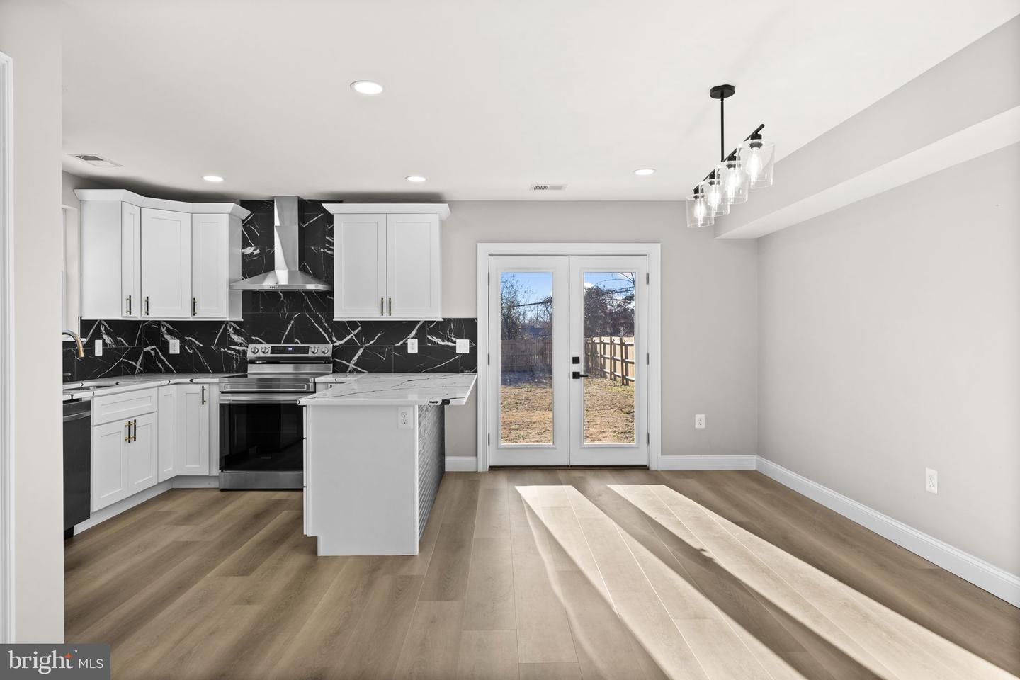 1008 LAFAYETTE BLVD, FREDERICKSBURG, Virginia 22401, 3 Bedrooms Bedrooms, 8 Rooms Rooms,2 BathroomsBathrooms,Residential,For sale,1008 LAFAYETTE BLVD,VAFB2009520 MLS # VAFB2009520