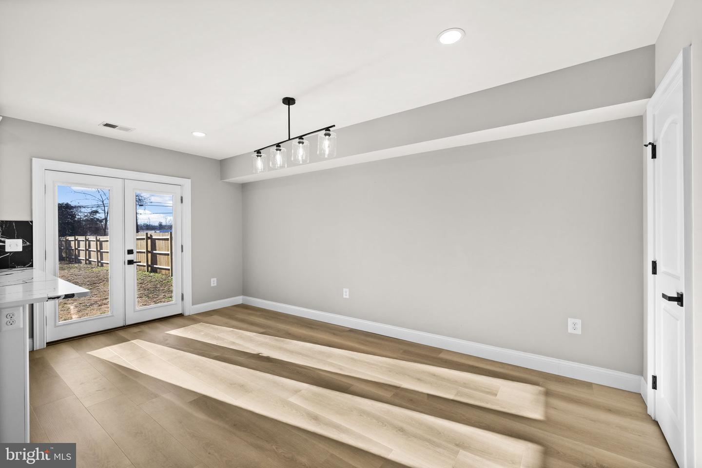 1008 LAFAYETTE BLVD, FREDERICKSBURG, Virginia 22401, 3 Bedrooms Bedrooms, 8 Rooms Rooms,2 BathroomsBathrooms,Residential,For sale,1008 LAFAYETTE BLVD,VAFB2009520 MLS # VAFB2009520