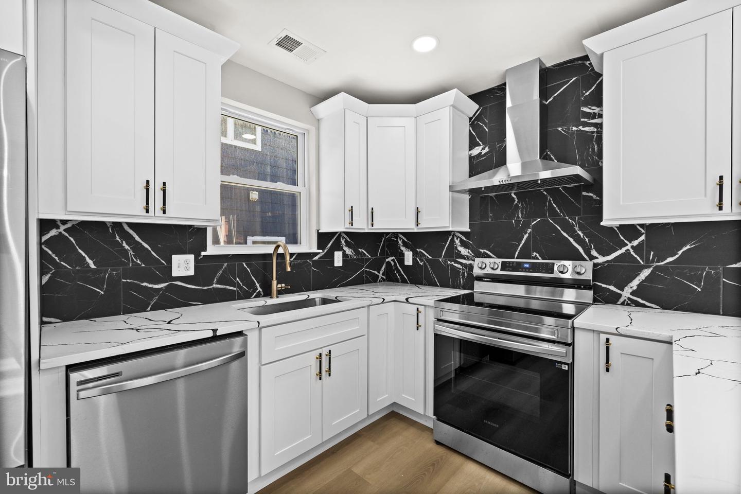 1008 LAFAYETTE BLVD, FREDERICKSBURG, Virginia 22401, 3 Bedrooms Bedrooms, 8 Rooms Rooms,2 BathroomsBathrooms,Residential,For sale,1008 LAFAYETTE BLVD,VAFB2009520 MLS # VAFB2009520