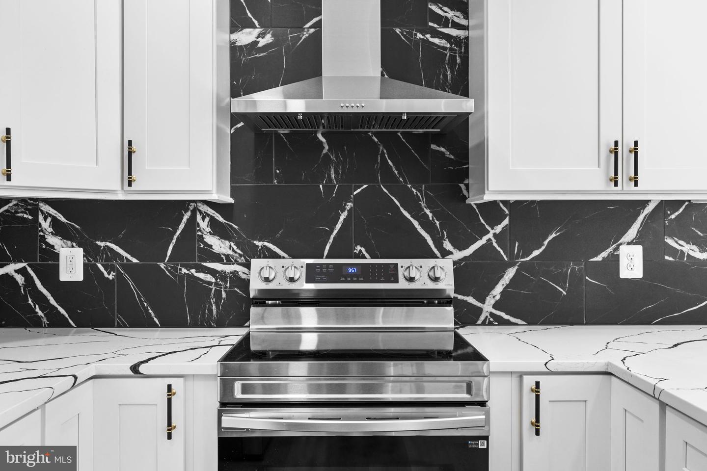 1008 LAFAYETTE BLVD, FREDERICKSBURG, Virginia 22401, 3 Bedrooms Bedrooms, 8 Rooms Rooms,2 BathroomsBathrooms,Residential,For sale,1008 LAFAYETTE BLVD,VAFB2009520 MLS # VAFB2009520