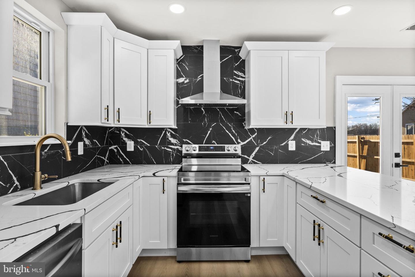 1008 LAFAYETTE BLVD, FREDERICKSBURG, Virginia 22401, 3 Bedrooms Bedrooms, 8 Rooms Rooms,2 BathroomsBathrooms,Residential,For sale,1008 LAFAYETTE BLVD,VAFB2009520 MLS # VAFB2009520