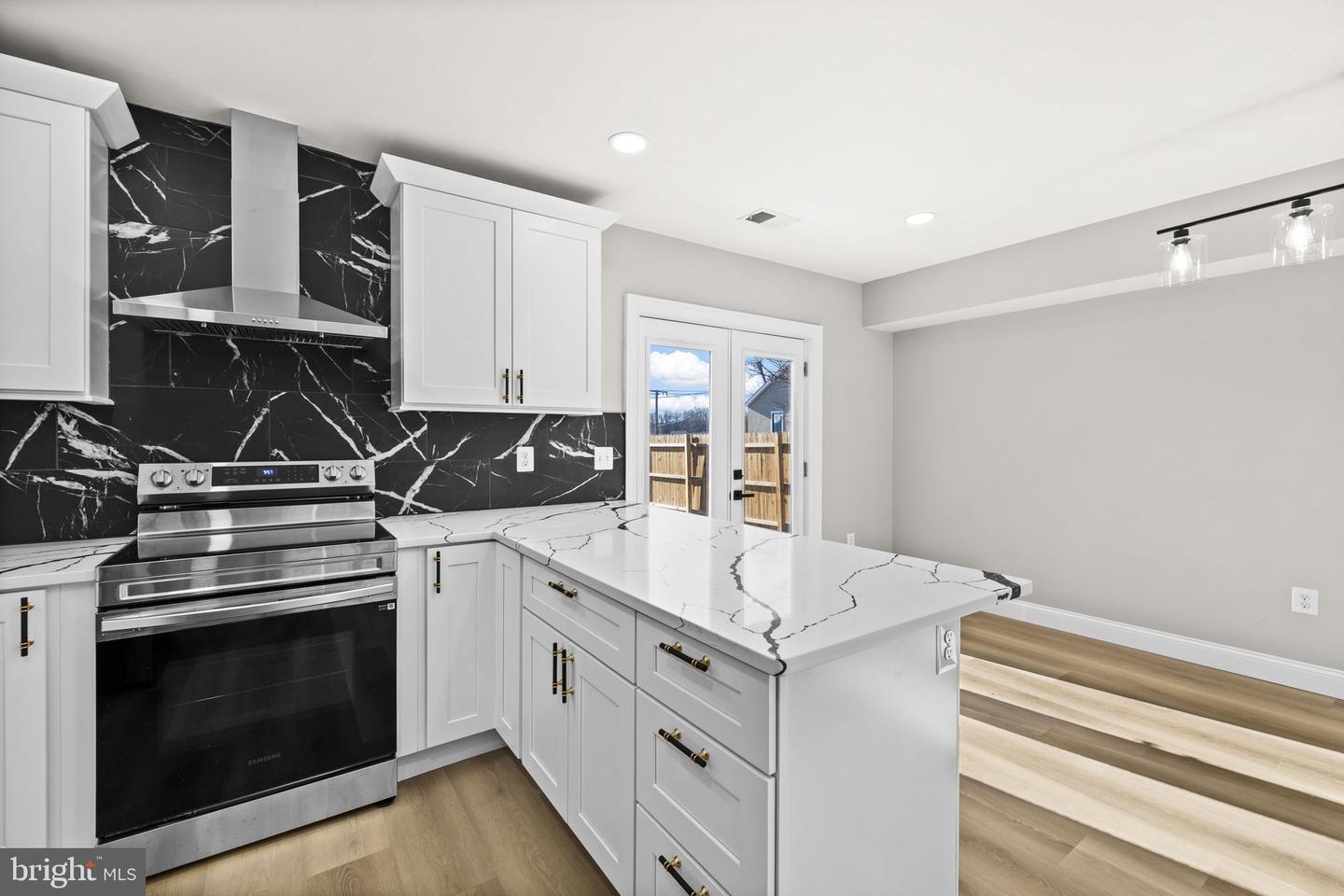 1008 LAFAYETTE BLVD, FREDERICKSBURG, Virginia 22401, 3 Bedrooms Bedrooms, 8 Rooms Rooms,2 BathroomsBathrooms,Residential,For sale,1008 LAFAYETTE BLVD,VAFB2009520 MLS # VAFB2009520