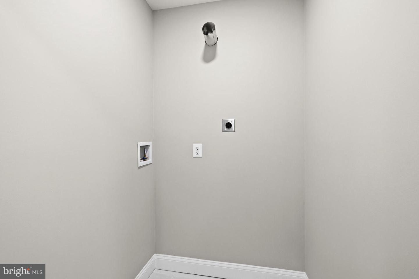 1008 LAFAYETTE BLVD, FREDERICKSBURG, Virginia 22401, 3 Bedrooms Bedrooms, 8 Rooms Rooms,2 BathroomsBathrooms,Residential,For sale,1008 LAFAYETTE BLVD,VAFB2009520 MLS # VAFB2009520