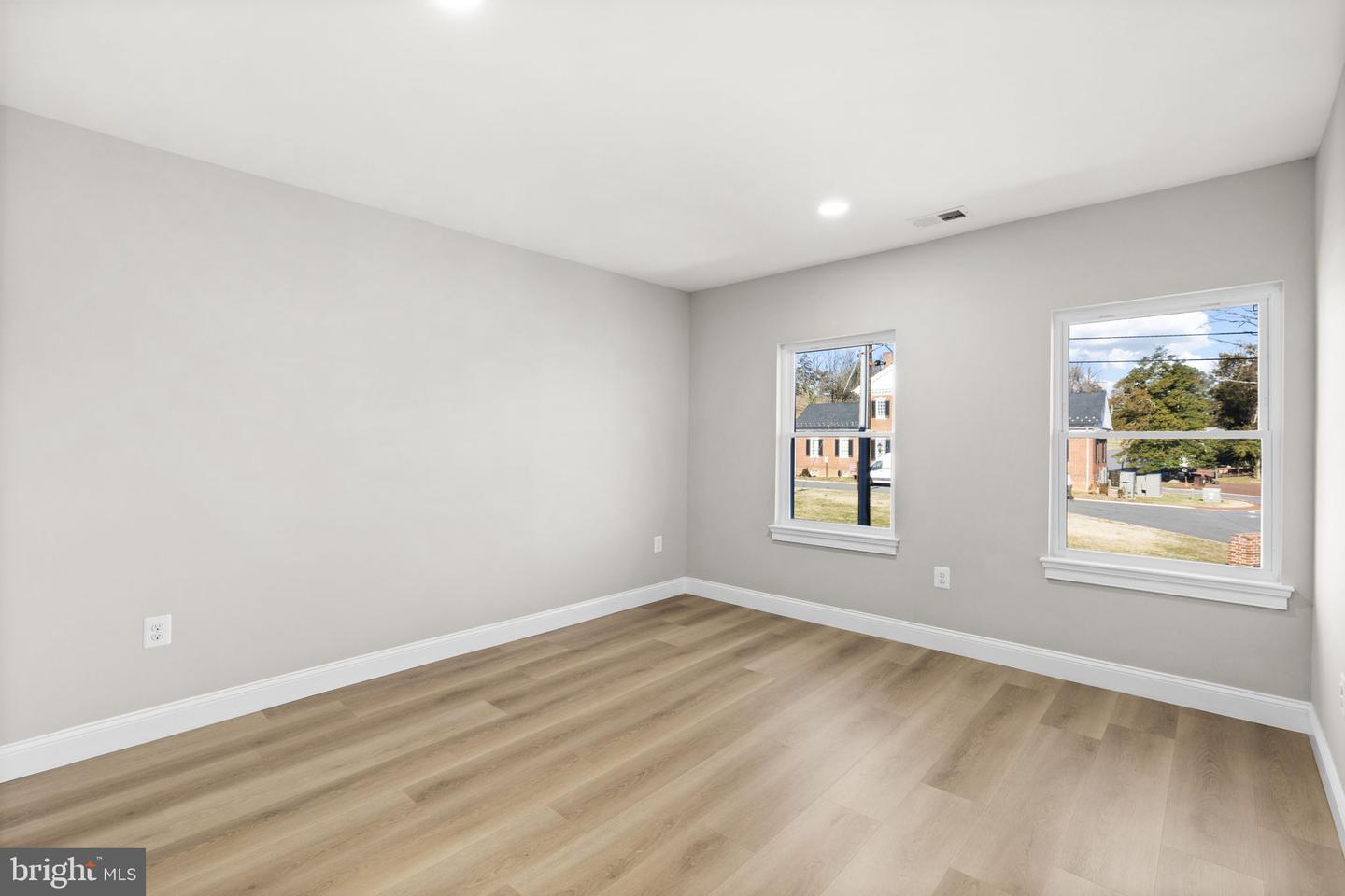 1008 LAFAYETTE BLVD, FREDERICKSBURG, Virginia 22401, 3 Bedrooms Bedrooms, 8 Rooms Rooms,2 BathroomsBathrooms,Residential,For sale,1008 LAFAYETTE BLVD,VAFB2009520 MLS # VAFB2009520