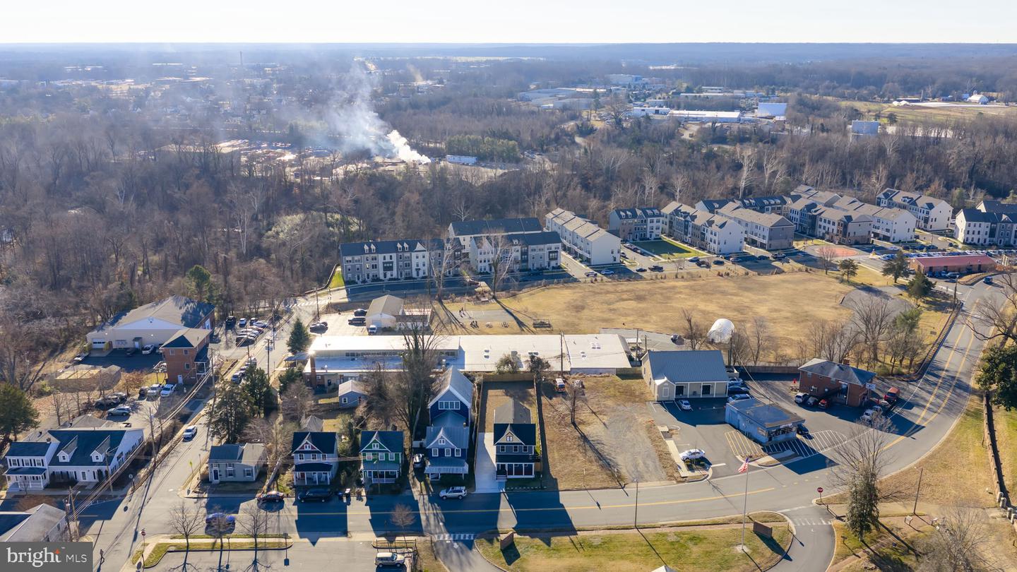 1008 LAFAYETTE BLVD, FREDERICKSBURG, Virginia 22401, 3 Bedrooms Bedrooms, 8 Rooms Rooms,2 BathroomsBathrooms,Residential,For sale,1008 LAFAYETTE BLVD,VAFB2009520 MLS # VAFB2009520