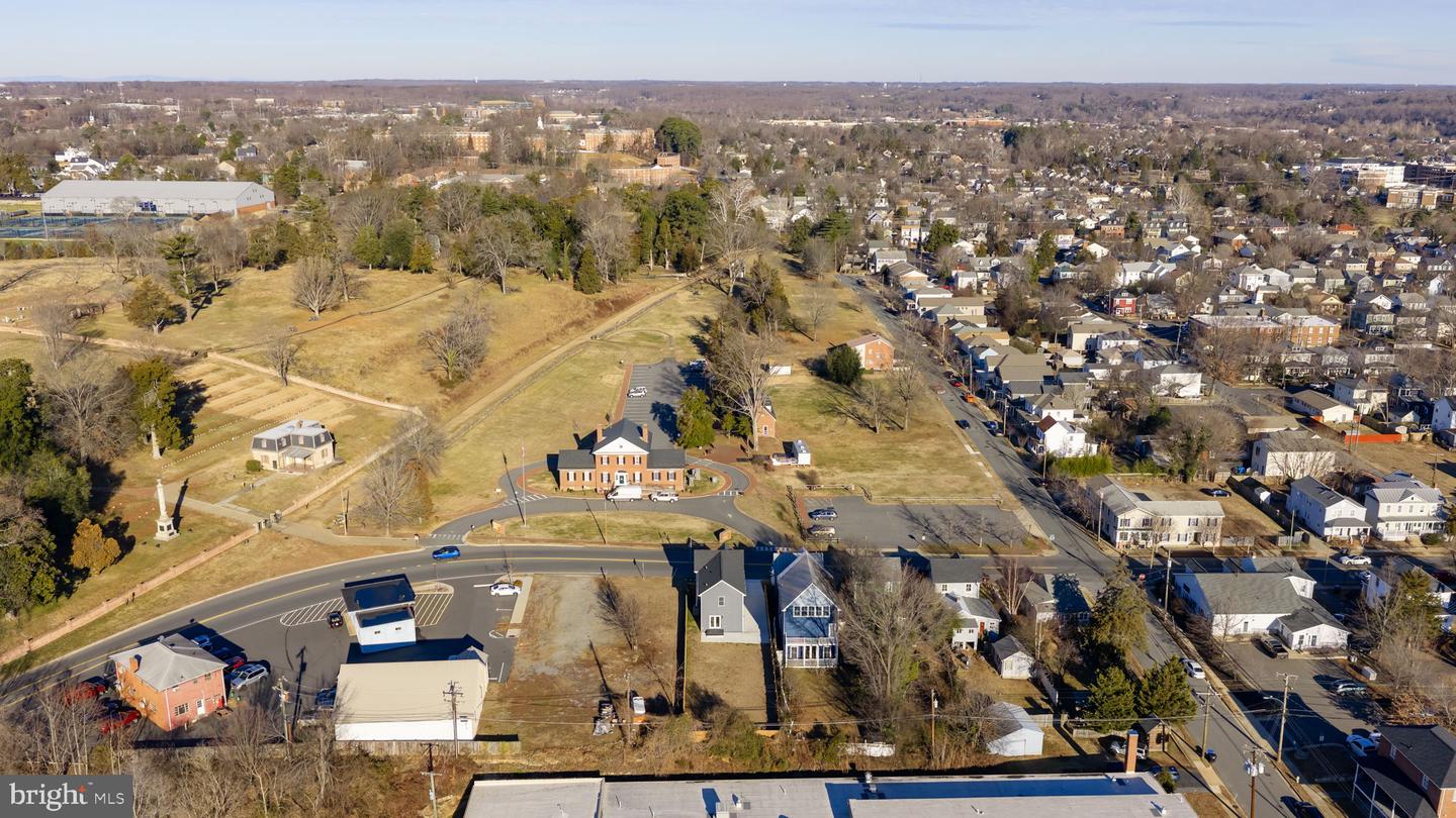 1008 LAFAYETTE BLVD, FREDERICKSBURG, Virginia 22401, 3 Bedrooms Bedrooms, 8 Rooms Rooms,2 BathroomsBathrooms,Residential,For sale,1008 LAFAYETTE BLVD,VAFB2009520 MLS # VAFB2009520