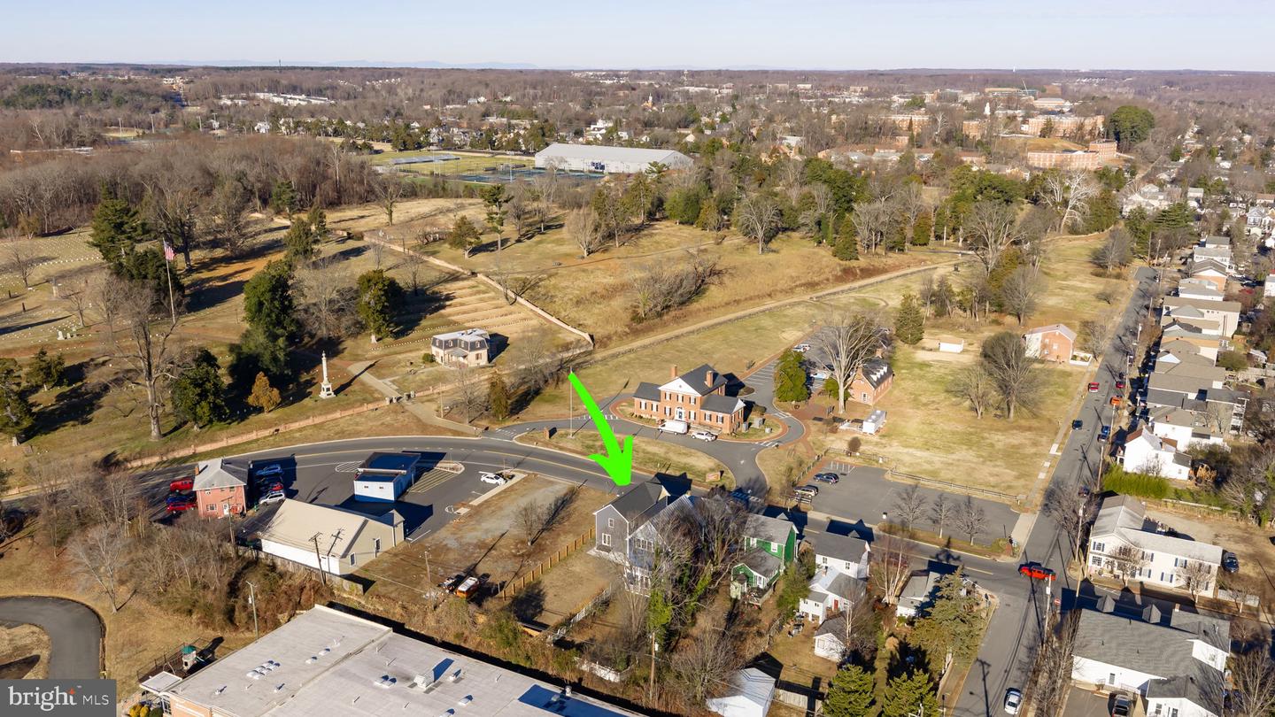 1008 LAFAYETTE BLVD, FREDERICKSBURG, Virginia 22401, 3 Bedrooms Bedrooms, 8 Rooms Rooms,2 BathroomsBathrooms,Residential,For sale,1008 LAFAYETTE BLVD,VAFB2009520 MLS # VAFB2009520