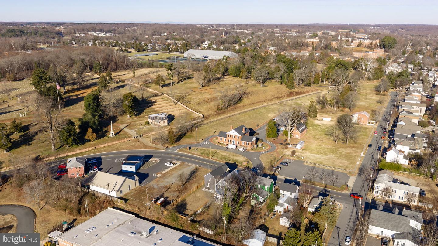 1008 LAFAYETTE BLVD, FREDERICKSBURG, Virginia 22401, 3 Bedrooms Bedrooms, 8 Rooms Rooms,2 BathroomsBathrooms,Residential,For sale,1008 LAFAYETTE BLVD,VAFB2009520 MLS # VAFB2009520