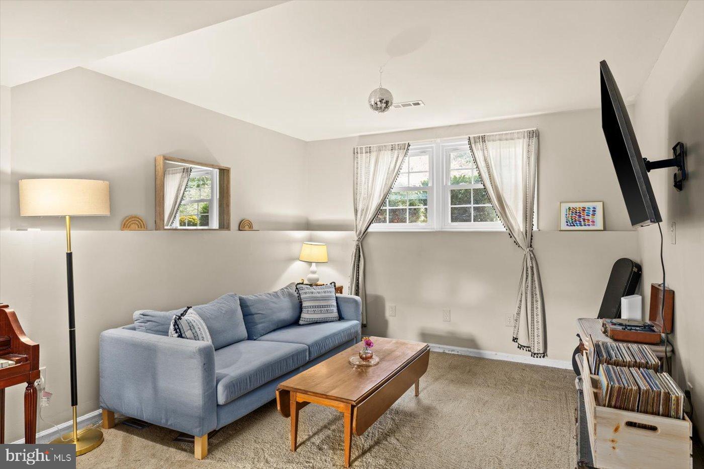 621 HOLLY CORNER RD, FREDERICKSBURG, Virginia 22406, 3 Bedrooms Bedrooms, 5 Rooms Rooms,2 BathroomsBathrooms,Residential,For sale,621 HOLLY CORNER RD,VAST2043240 MLS # VAST2043240