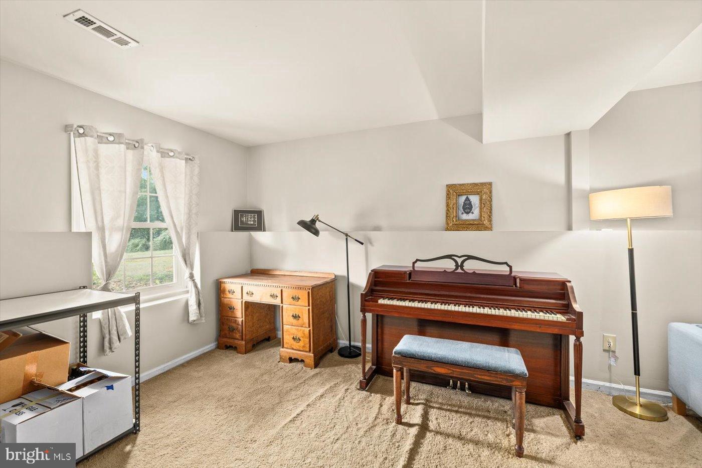 621 HOLLY CORNER RD, FREDERICKSBURG, Virginia 22406, 3 Bedrooms Bedrooms, 5 Rooms Rooms,2 BathroomsBathrooms,Residential,For sale,621 HOLLY CORNER RD,VAST2043240 MLS # VAST2043240