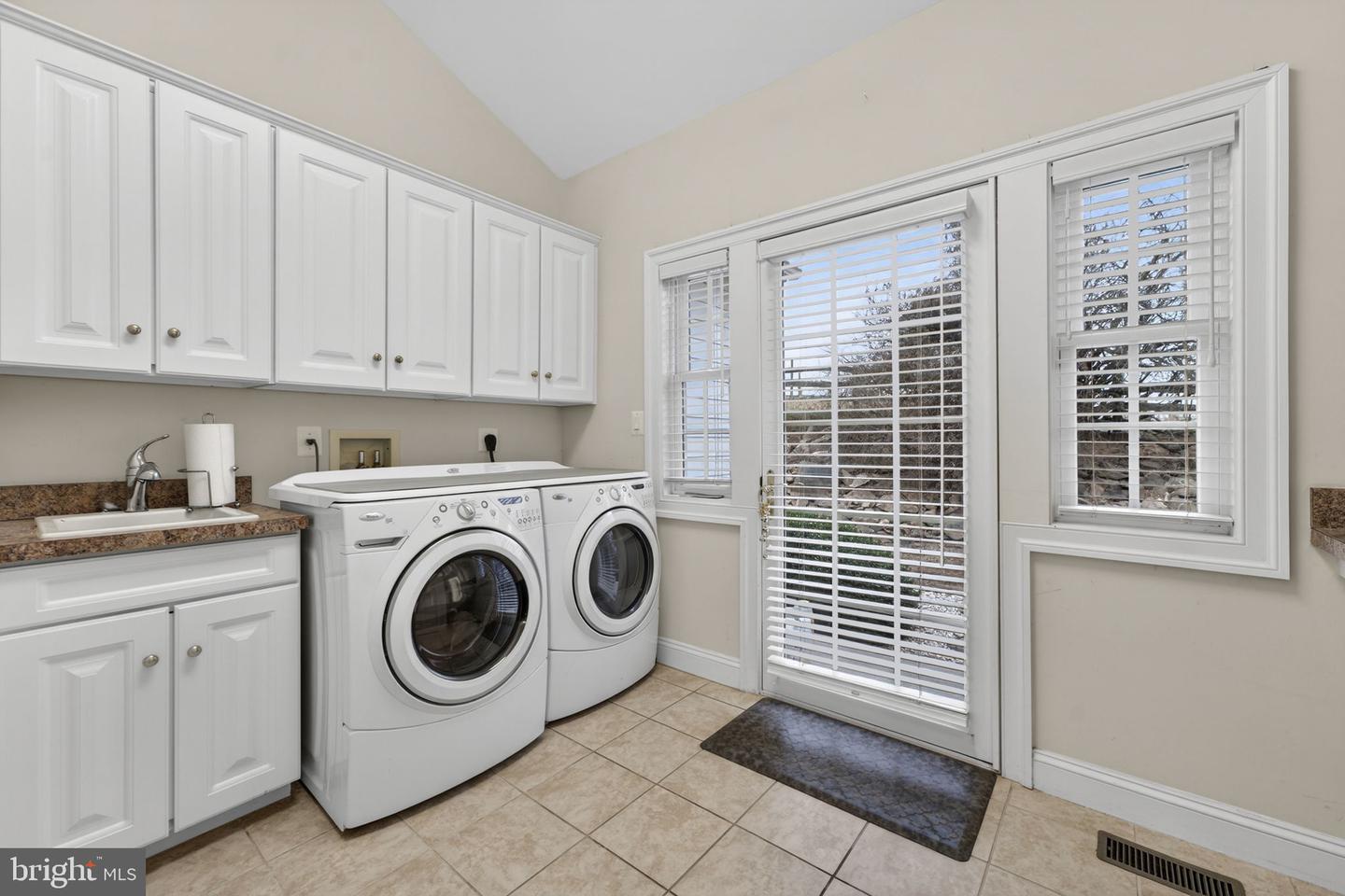 35047 SNICKERSVILLE TPKE, ROUND HILL, Virginia 20141, 4 Bedrooms Bedrooms, ,4 BathroomsBathrooms,Residential,For sale,35047 SNICKERSVILLE TPKE,VALO2111172 MLS # VALO2111172