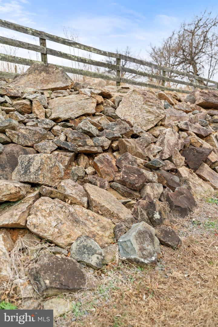 35047 SNICKERSVILLE TPKE, ROUND HILL, Virginia 20141, 4 Bedrooms Bedrooms, ,4 BathroomsBathrooms,Residential,For sale,35047 SNICKERSVILLE TPKE,VALO2111172 MLS # VALO2111172