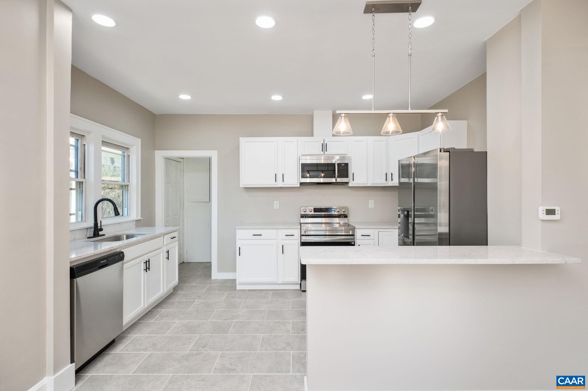 2015 W BEVERLEY ST, STAUNTON, Virginia 24401, 2 Bedrooms Bedrooms, ,1 BathroomBathrooms,Residential,2015 W BEVERLEY ST,672165 MLS # 672165