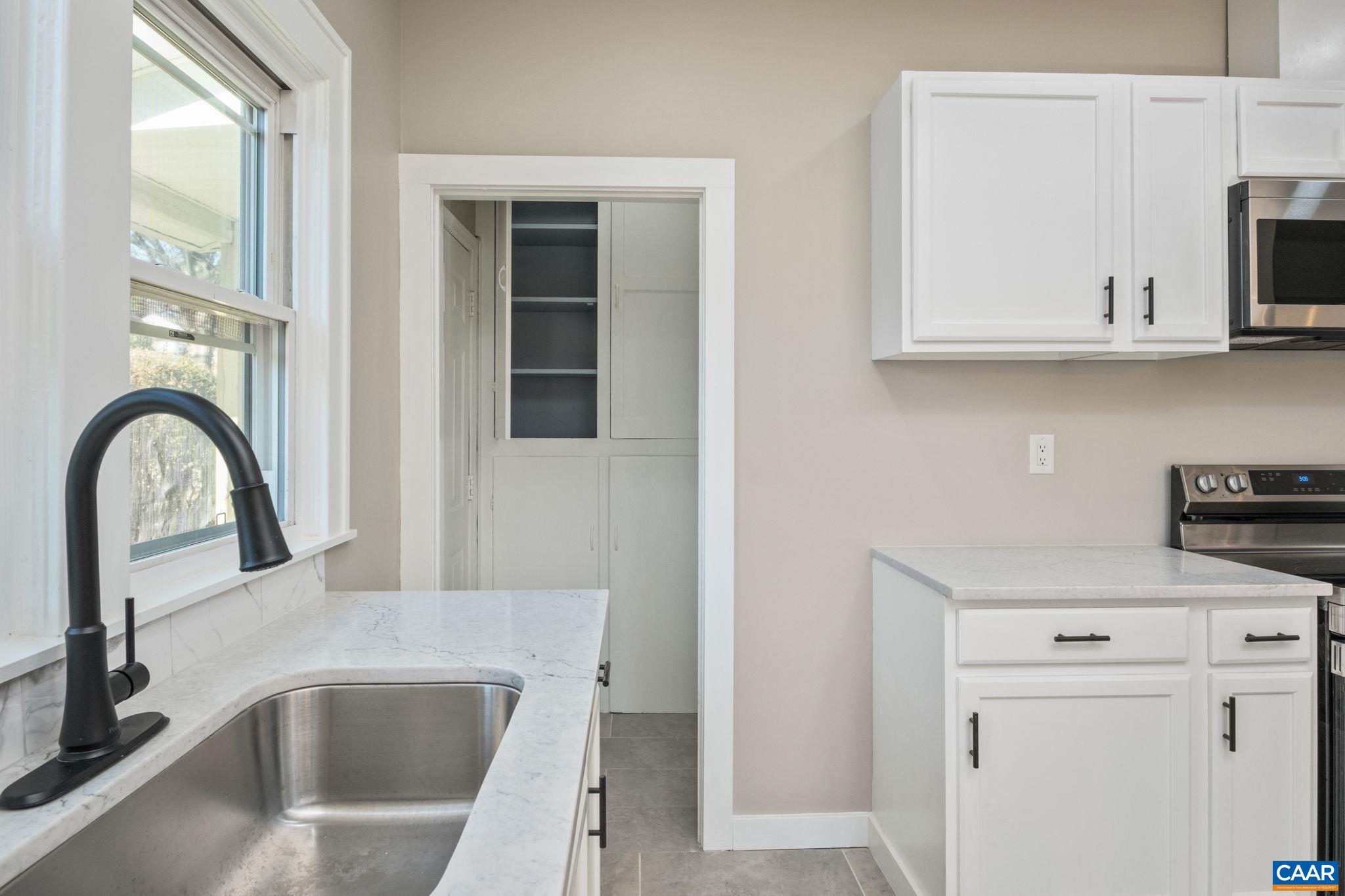 2015 W BEVERLEY ST, STAUNTON, Virginia 24401, 2 Bedrooms Bedrooms, ,1 BathroomBathrooms,Residential,2015 W BEVERLEY ST,672165 MLS # 672165