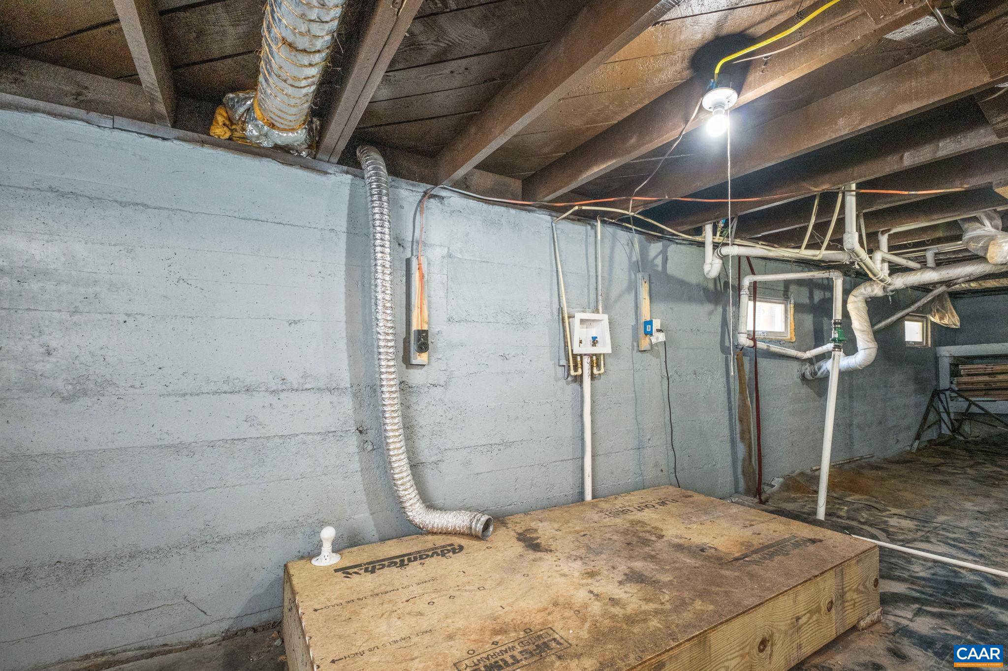 2015 W BEVERLEY ST, STAUNTON, Virginia 24401, 2 Bedrooms Bedrooms, ,1 BathroomBathrooms,Residential,2015 W BEVERLEY ST,672165 MLS # 672165