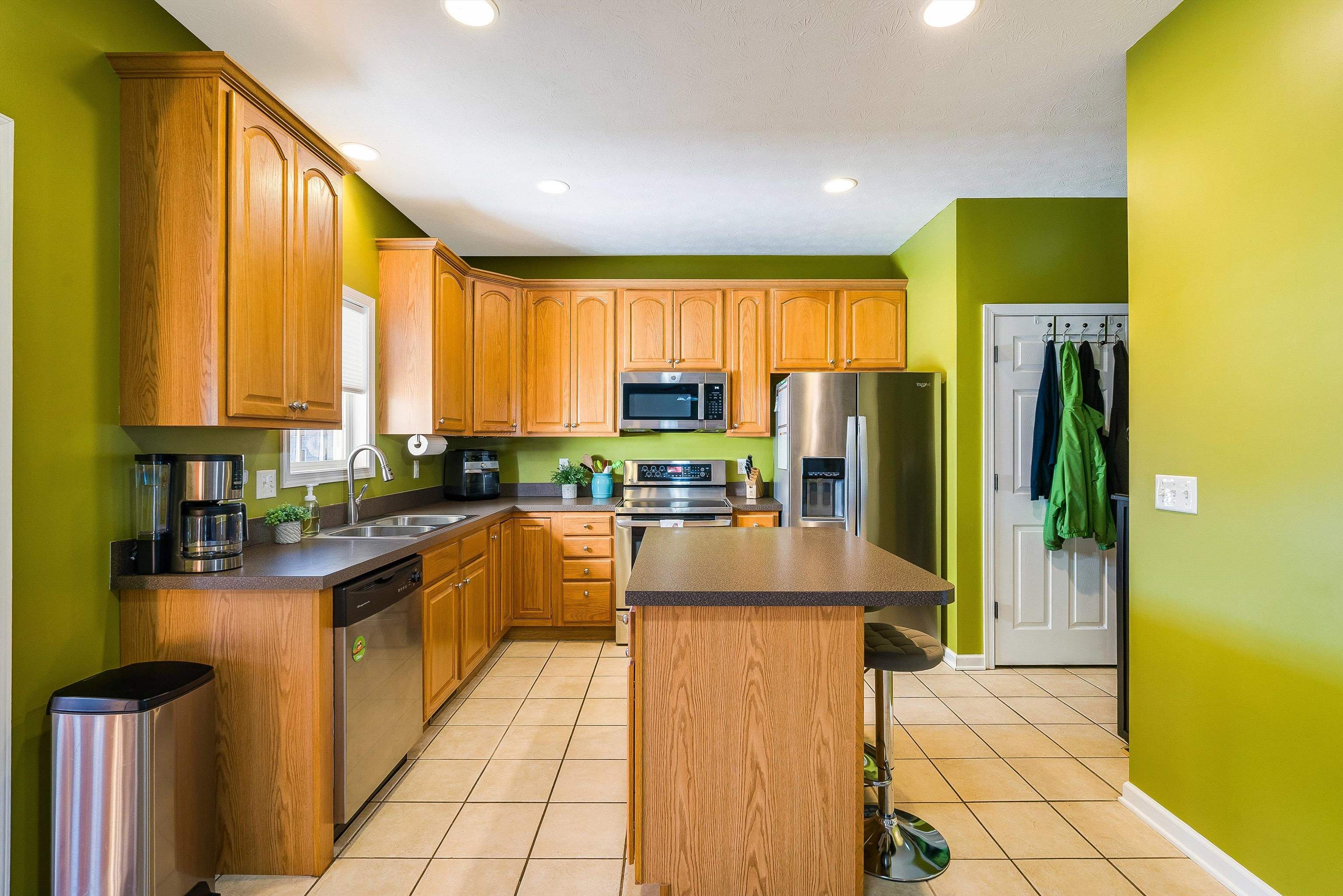 6 LITTLE JOHN CT, WAYNESBORO, Virginia 22980, 4 Bedrooms Bedrooms, ,2 BathroomsBathrooms,Residential,6 LITTLE JOHN CT,672438 MLS # 672438