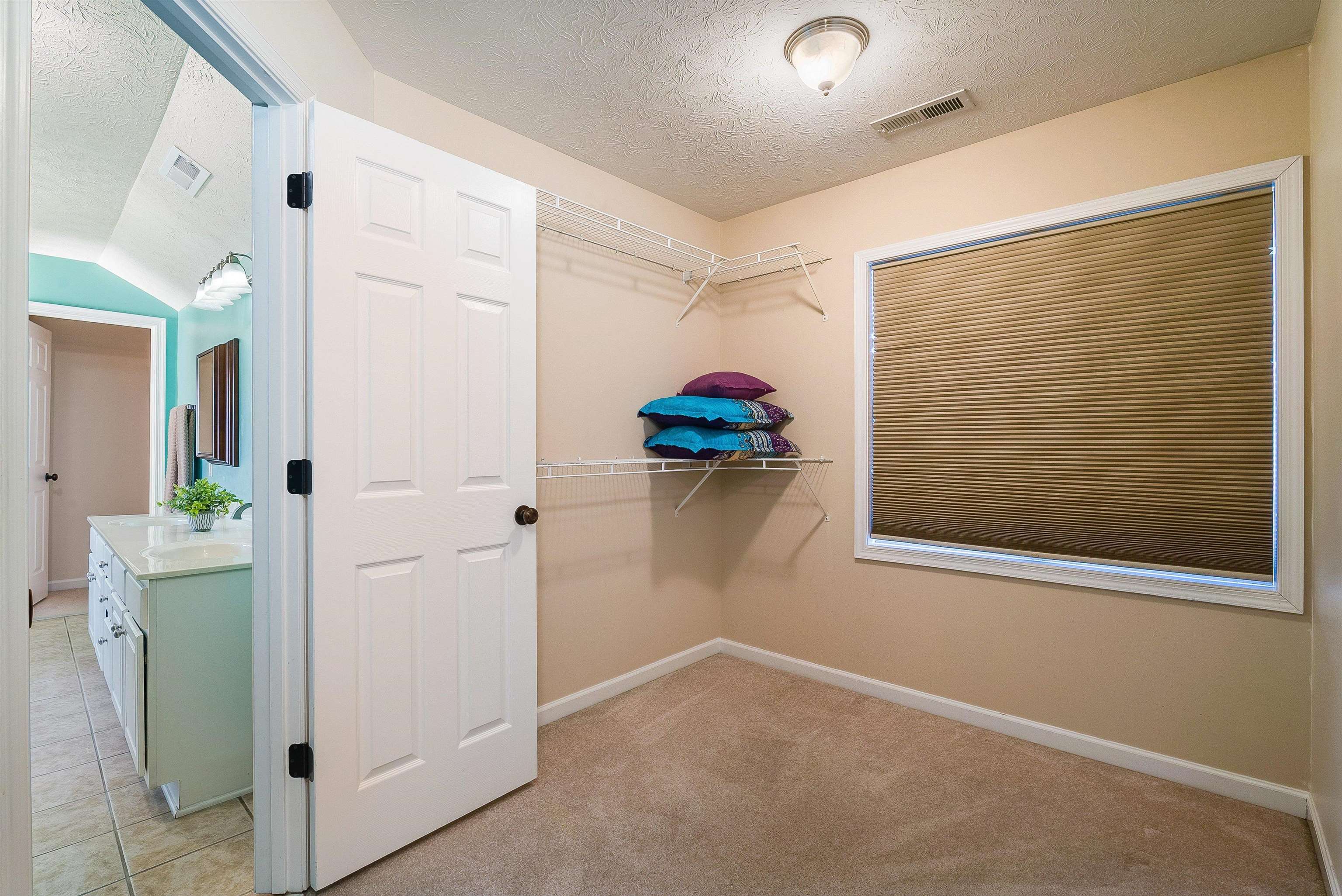 6 LITTLE JOHN CT, WAYNESBORO, Virginia 22980, 4 Bedrooms Bedrooms, ,2 BathroomsBathrooms,Residential,6 LITTLE JOHN CT,672438 MLS # 672438