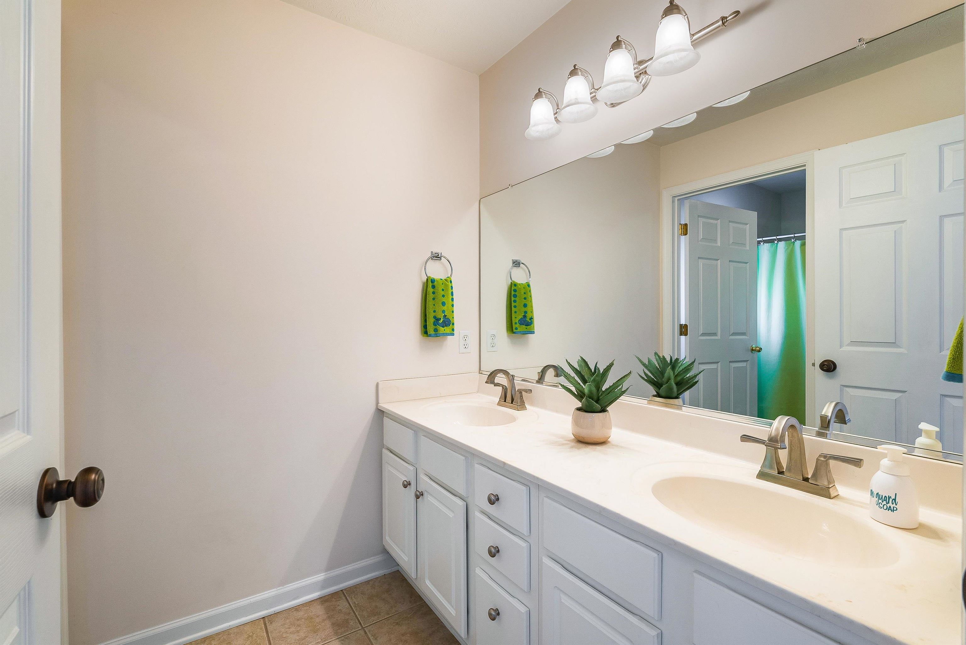 6 LITTLE JOHN CT, WAYNESBORO, Virginia 22980, 4 Bedrooms Bedrooms, ,2 BathroomsBathrooms,Residential,6 LITTLE JOHN CT,672438 MLS # 672438