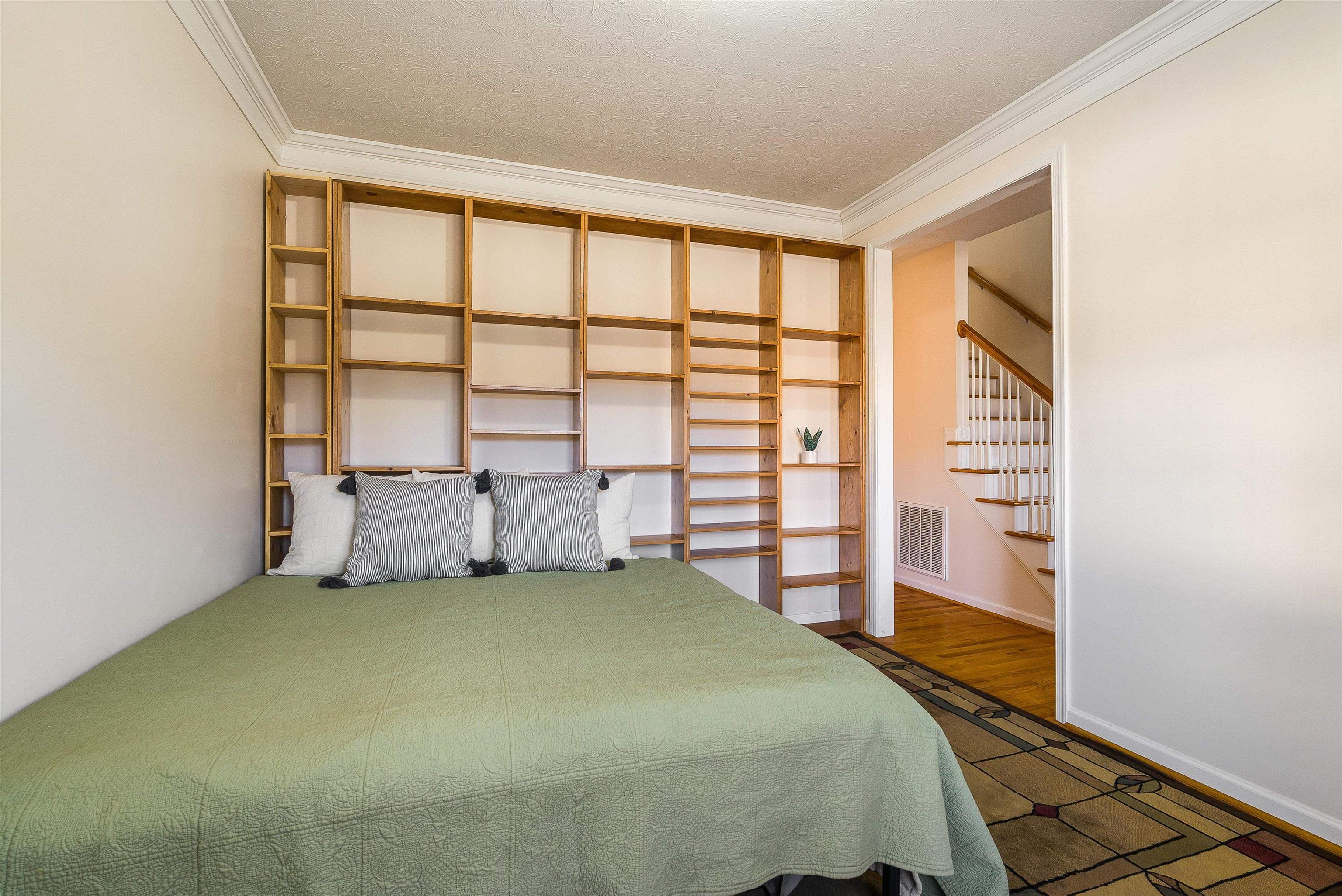 6 LITTLE JOHN CT, WAYNESBORO, Virginia 22980, 4 Bedrooms Bedrooms, ,2 BathroomsBathrooms,Residential,6 LITTLE JOHN CT,672438 MLS # 672438