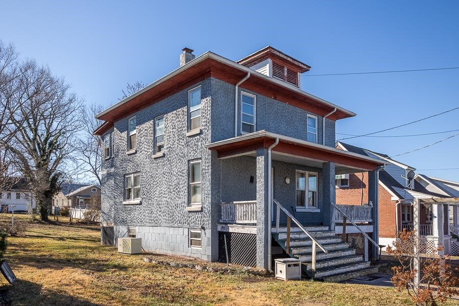 427 GREEN ST, HARRISONBURG, Virginia 22801, 3 Bedrooms Bedrooms, ,1 BathroomBathrooms,Residential,427 GREEN ST,672450 MLS # 672450