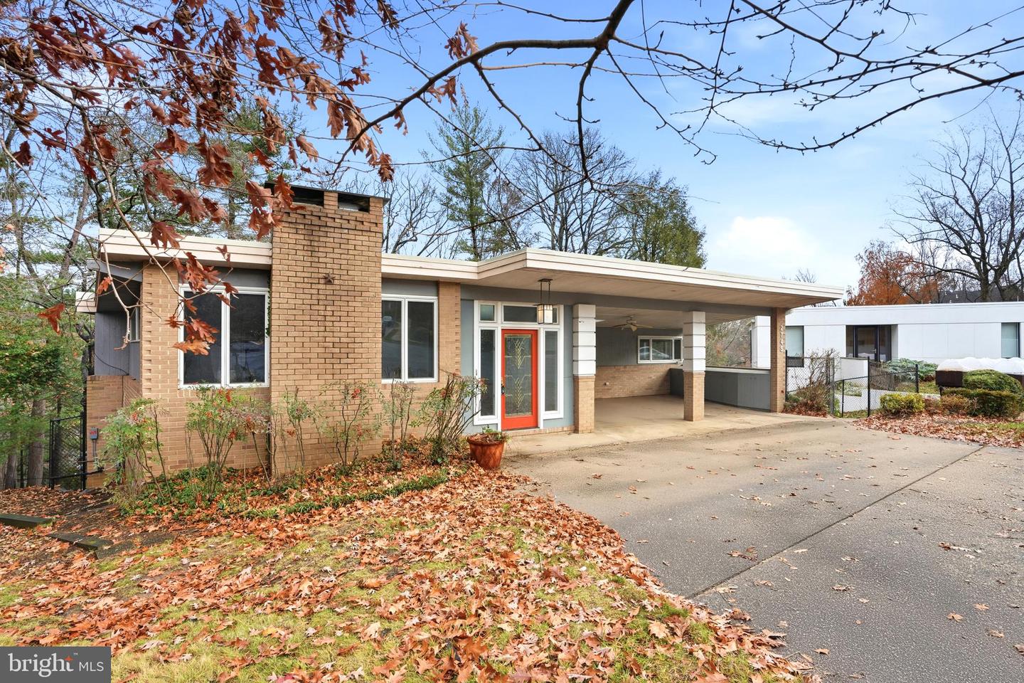 2745 N RADFORD ST, ARLINGTON, Virginia 22207, 5 Bedrooms Bedrooms, ,3 BathroomsBathrooms,Residential,For sale,2745 N RADFORD ST,VAAR2066586 MLS # VAAR2066586