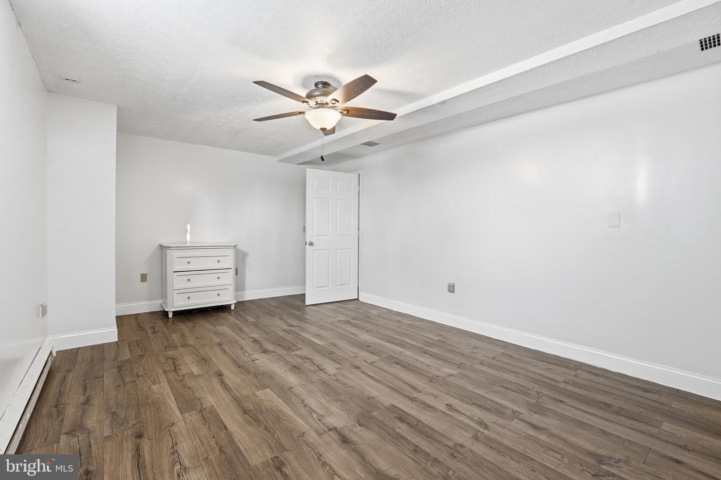 25-A S BERLIN PIKE, LOVETTSVILLE, Virginia 20180, 2 Bedrooms Bedrooms, ,3 BathroomsBathrooms,Residential,For sale,25-A S BERLIN PIKE,VALO2112288 MLS # VALO2112288