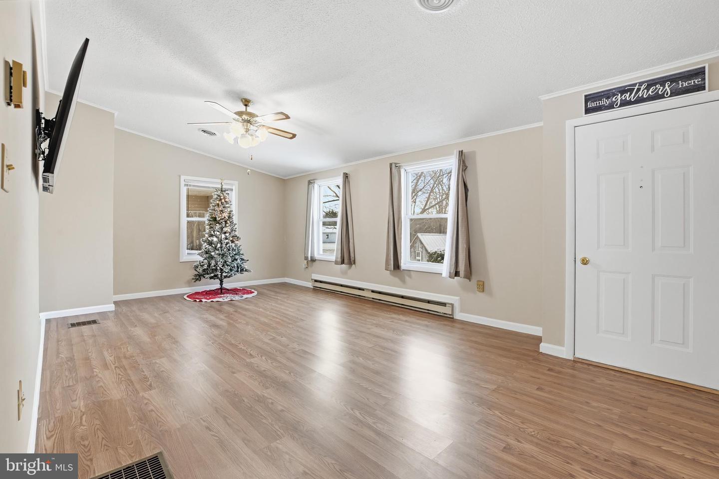 25-A S BERLIN PIKE, LOVETTSVILLE, Virginia 20180, 2 Bedrooms Bedrooms, ,3 BathroomsBathrooms,Residential,For sale,25-A S BERLIN PIKE,VALO2112288 MLS # VALO2112288