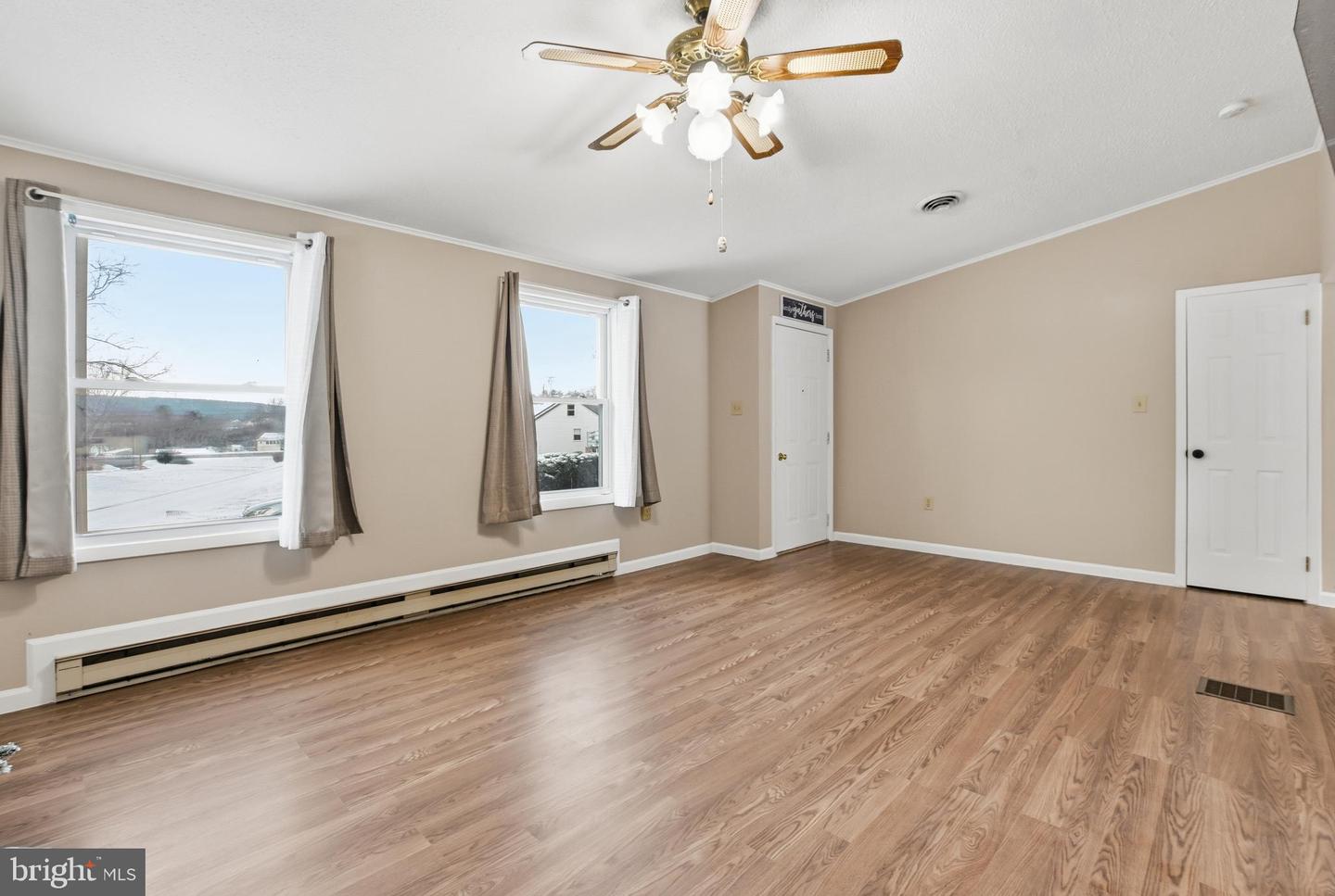 25-A S BERLIN PIKE, LOVETTSVILLE, Virginia 20180, 2 Bedrooms Bedrooms, ,3 BathroomsBathrooms,Residential,For sale,25-A S BERLIN PIKE,VALO2112288 MLS # VALO2112288