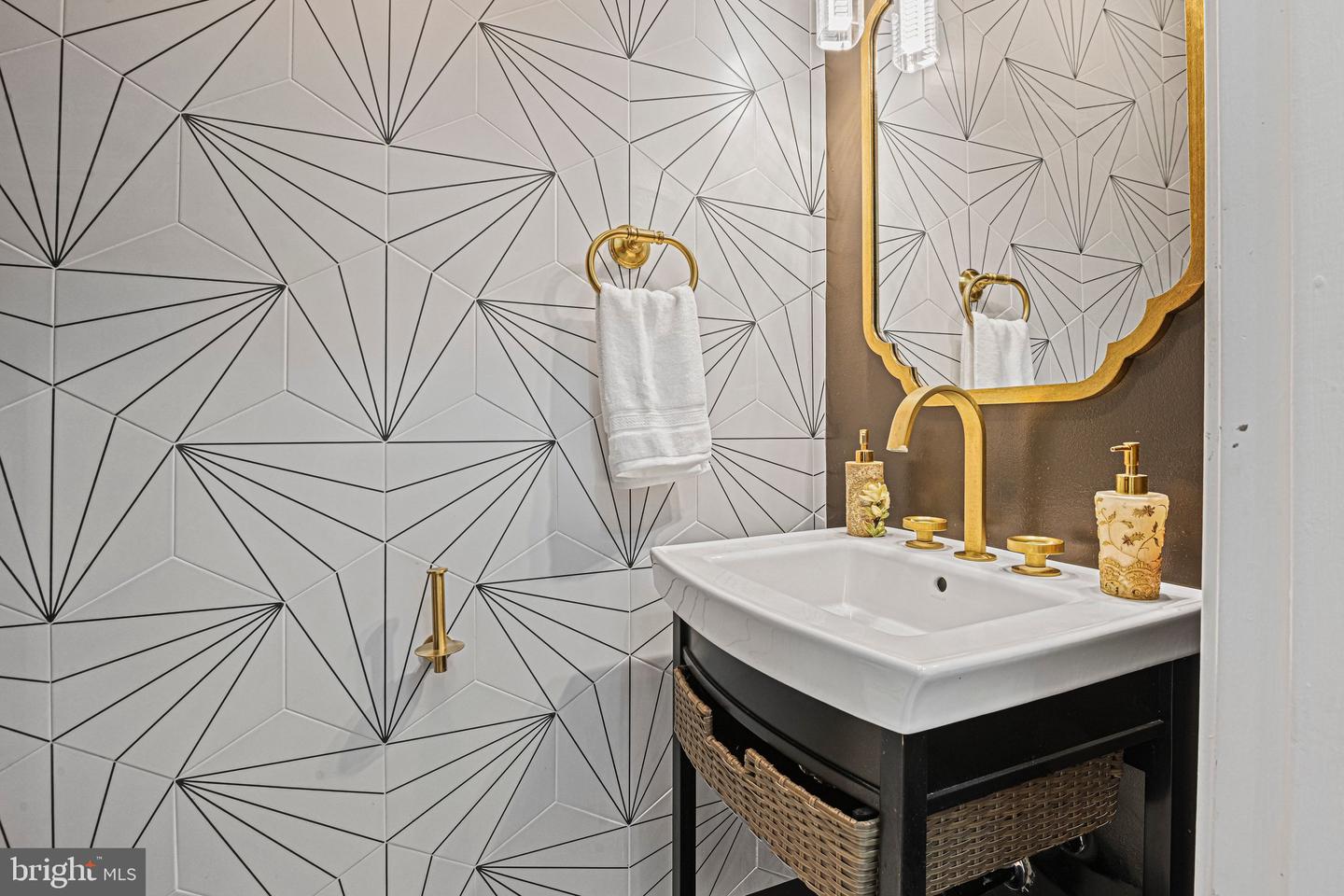 3154 VALENTINO CT, OAKTON, Virginia 22124, 4 Bedrooms Bedrooms, ,3 BathroomsBathrooms,Residential,For sale,3154 VALENTINO CT,VAFX2282370 MLS # VAFX2282370