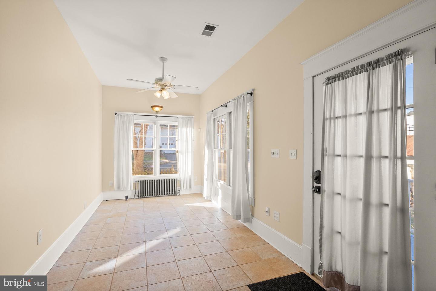 820 LOCUST ST, HERNDON, Virginia 20170, 3 Bedrooms Bedrooms, ,2 BathroomsBathrooms,Residential,For sale,820 LOCUST ST,VAFX2282730 MLS # VAFX2282730