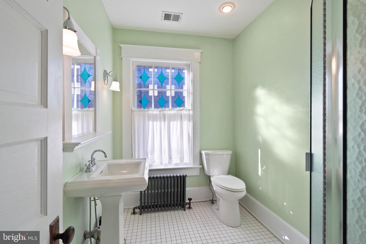 820 LOCUST ST, HERNDON, Virginia 20170, 3 Bedrooms Bedrooms, ,2 BathroomsBathrooms,Residential,For sale,820 LOCUST ST,VAFX2282730 MLS # VAFX2282730