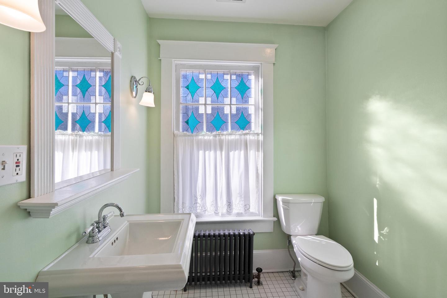 820 LOCUST ST, HERNDON, Virginia 20170, 3 Bedrooms Bedrooms, ,2 BathroomsBathrooms,Residential,For sale,820 LOCUST ST,VAFX2282730 MLS # VAFX2282730