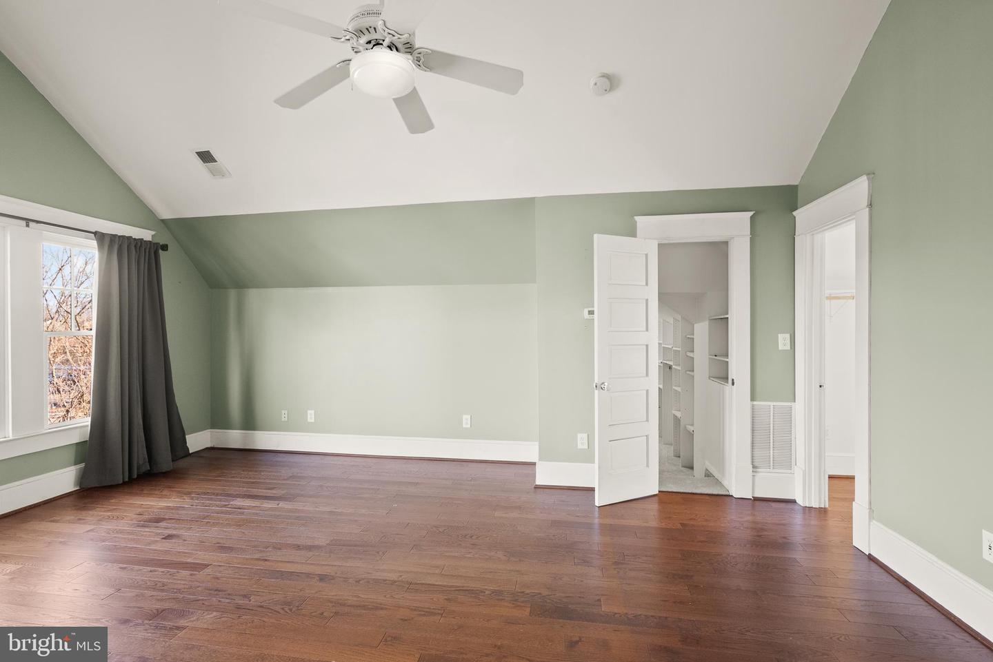 820 LOCUST ST, HERNDON, Virginia 20170, 3 Bedrooms Bedrooms, ,2 BathroomsBathrooms,Residential,For sale,820 LOCUST ST,VAFX2282730 MLS # VAFX2282730