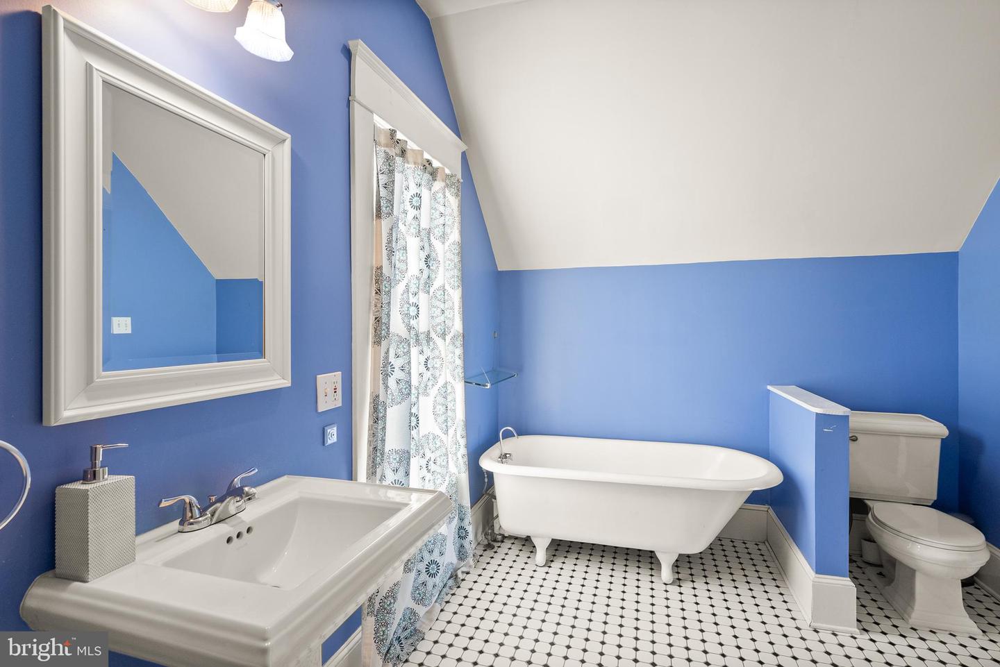 820 LOCUST ST, HERNDON, Virginia 20170, 3 Bedrooms Bedrooms, ,2 BathroomsBathrooms,Residential,For sale,820 LOCUST ST,VAFX2282730 MLS # VAFX2282730