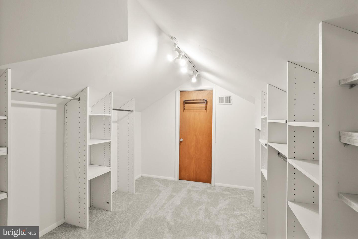 820 LOCUST ST, HERNDON, Virginia 20170, 3 Bedrooms Bedrooms, ,2 BathroomsBathrooms,Residential,For sale,820 LOCUST ST,VAFX2282730 MLS # VAFX2282730