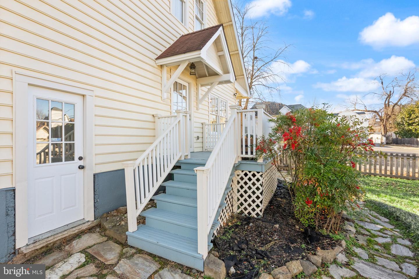 820 LOCUST ST, HERNDON, Virginia 20170, 3 Bedrooms Bedrooms, ,2 BathroomsBathrooms,Residential,For sale,820 LOCUST ST,VAFX2282730 MLS # VAFX2282730