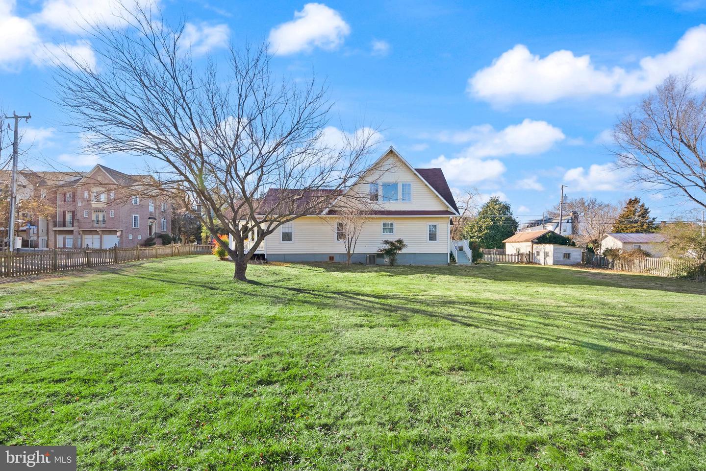 820 LOCUST ST, HERNDON, Virginia 20170, 3 Bedrooms Bedrooms, ,2 BathroomsBathrooms,Residential,For sale,820 LOCUST ST,VAFX2282730 MLS # VAFX2282730