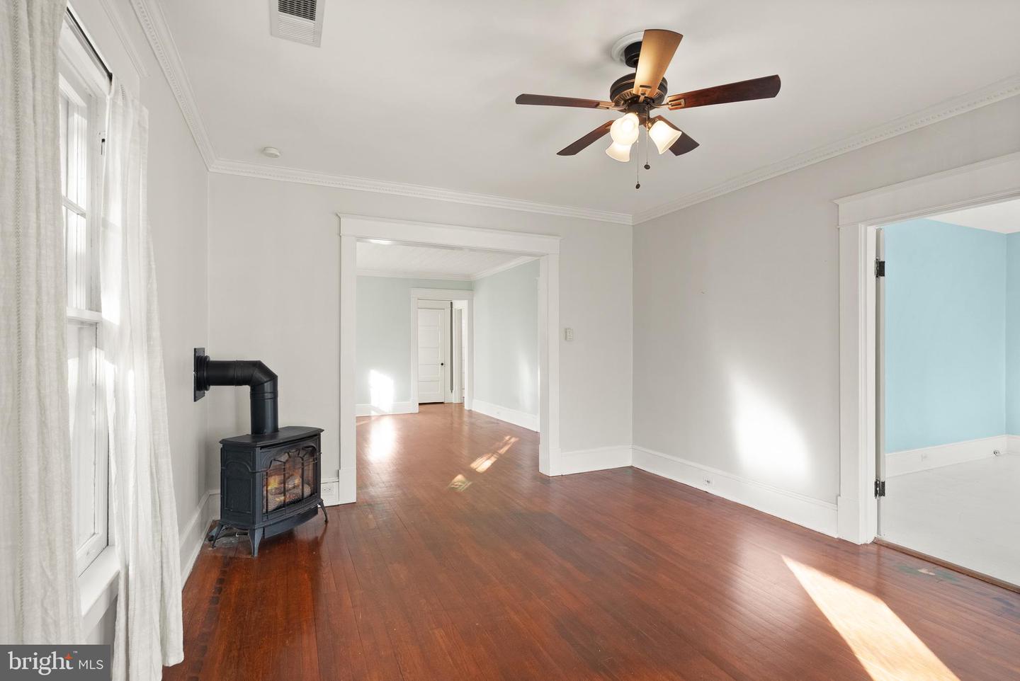 820 LOCUST ST, HERNDON, Virginia 20170, 3 Bedrooms Bedrooms, ,2 BathroomsBathrooms,Residential,For sale,820 LOCUST ST,VAFX2282730 MLS # VAFX2282730