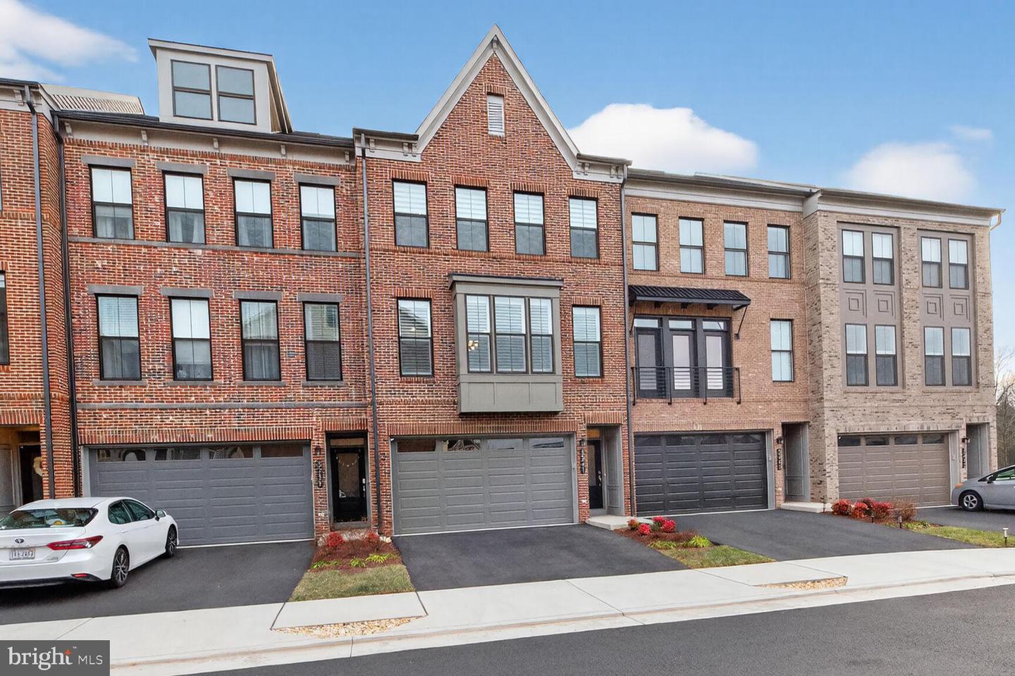 5241 RIDGEVIEW RETREAT DR, CHANTILLY, Virginia 20151, 4 Bedrooms Bedrooms, ,3 BathroomsBathrooms,Residential,For sale,5241 RIDGEVIEW RETREAT DR,VAFX2283110 MLS # VAFX2283110