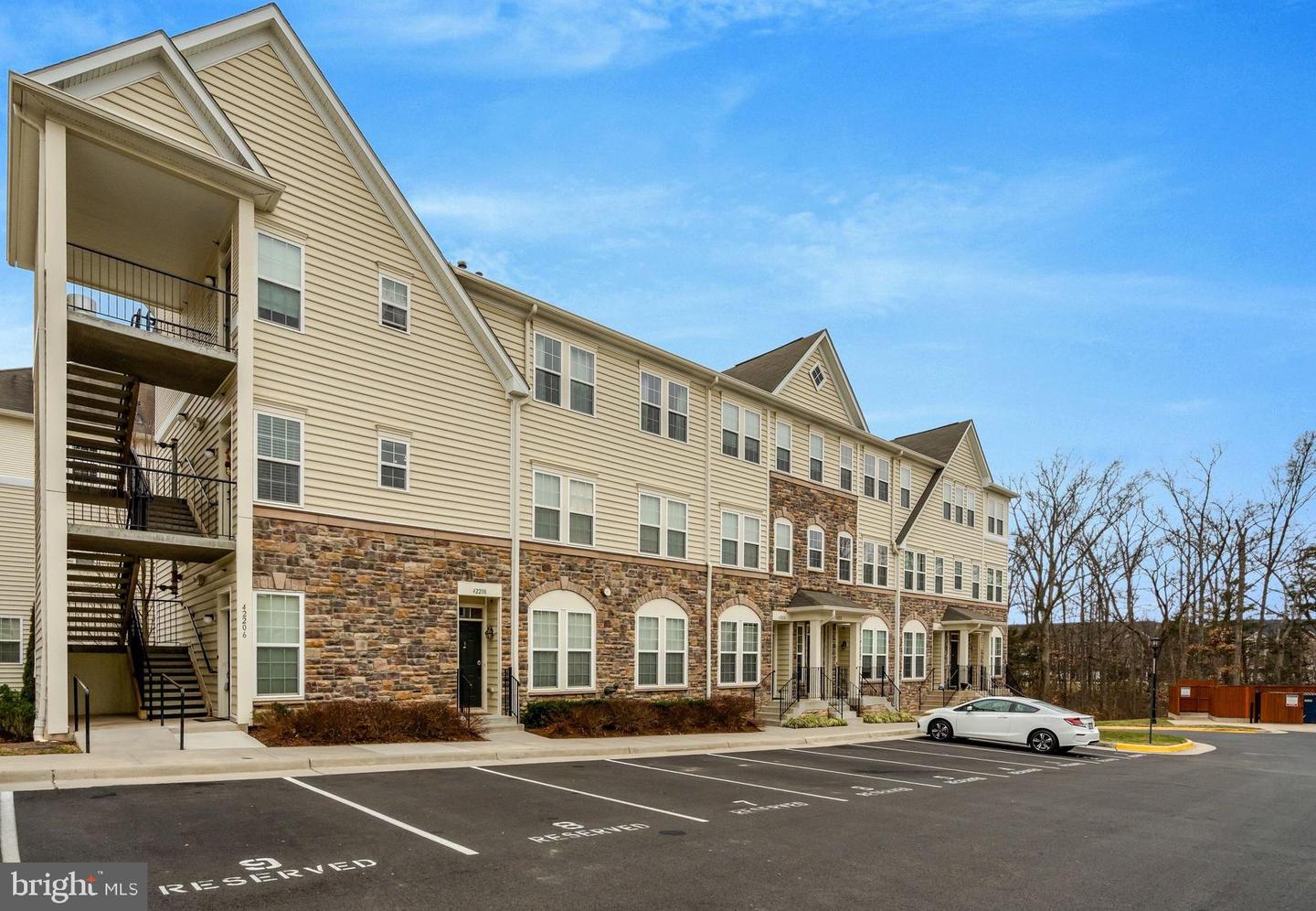 42206 WATER IRIS TER #200, ALDIE, Virginia 20105, 3 Bedrooms Bedrooms, ,2 BathroomsBathrooms,Residential,For sale,42206 WATER IRIS TER #200,VALO2112642 MLS # VALO2112642