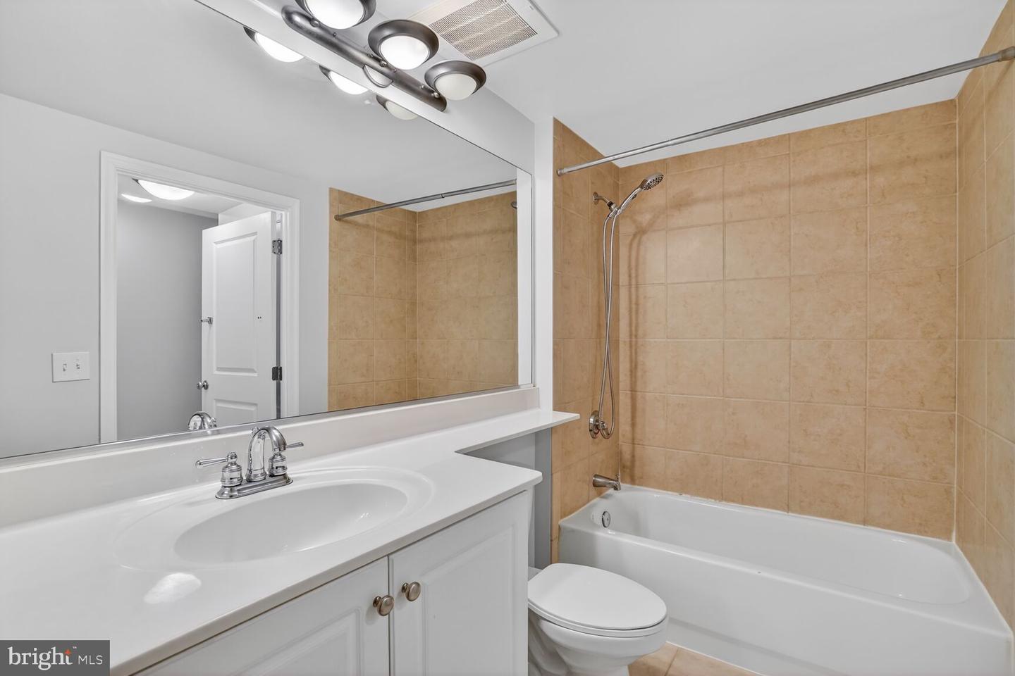 851 N GLEBE RD N #417, ARLINGTON, Virginia 22203, 2 Bedrooms Bedrooms, ,2 BathroomsBathrooms,Residential,For sale,851 N GLEBE RD N #417,VAAR2067146 MLS # VAAR2067146