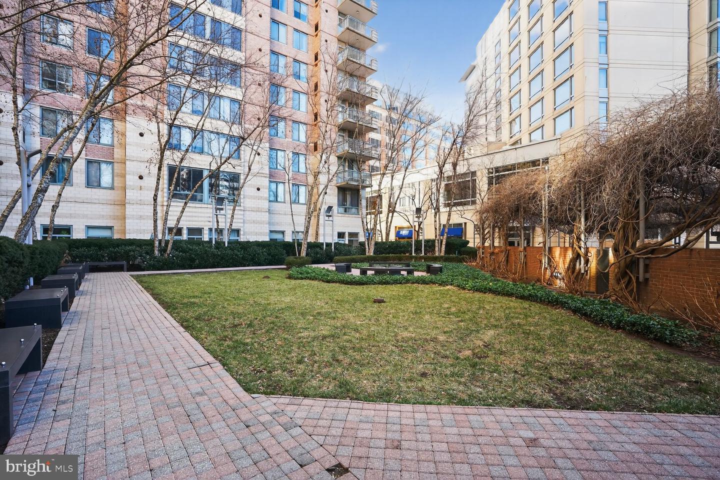 851 N GLEBE RD N #417, ARLINGTON, Virginia 22203, 2 Bedrooms Bedrooms, ,2 BathroomsBathrooms,Residential,For sale,851 N GLEBE RD N #417,VAAR2067146 MLS # VAAR2067146