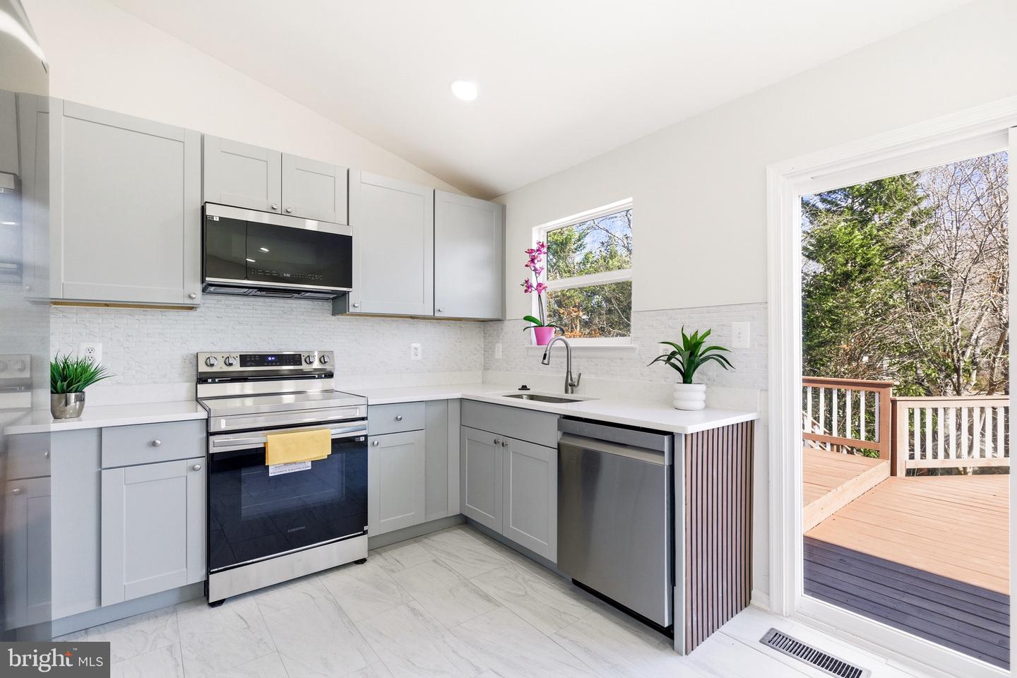 10395 JANJA CT, MANASSAS, Virginia 20110, 4 Bedrooms Bedrooms, ,3 BathroomsBathrooms,Residential,For sale,10395 JANJA CT,VAMN2009884 MLS # VAMN2009884