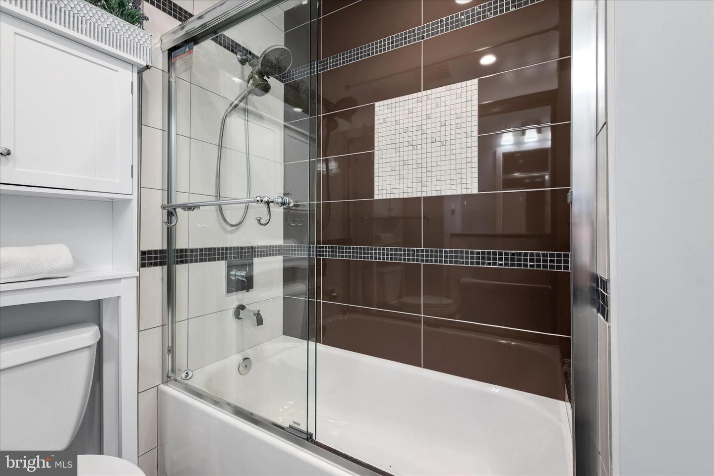 5211 INVERCHAPEL RD, SPRINGFIELD, Virginia 22151, 3 Bedrooms Bedrooms, ,3 BathroomsBathrooms,Residential,For sale,5211 INVERCHAPEL RD,VAFX2284064 MLS # VAFX2284064